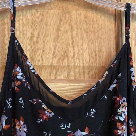 Floral tank with adjustable straps - Picture 2 of 4